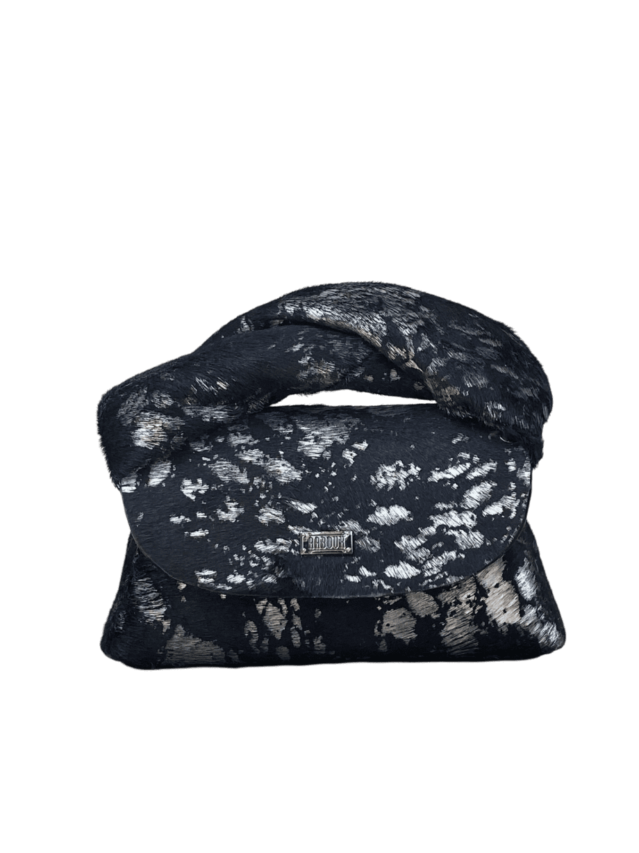 Ṣeyi Black with Silver Peekaboo Pony